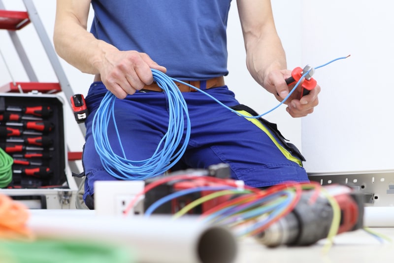 electrician cutting wire